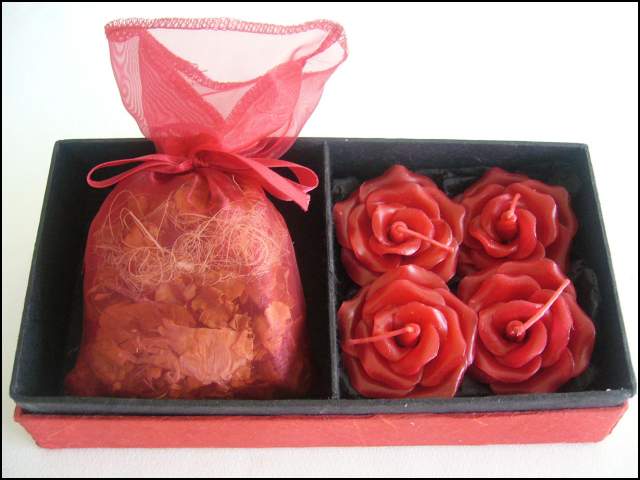 4 Small floating Rose Candle Gift Box with Potporri - Red